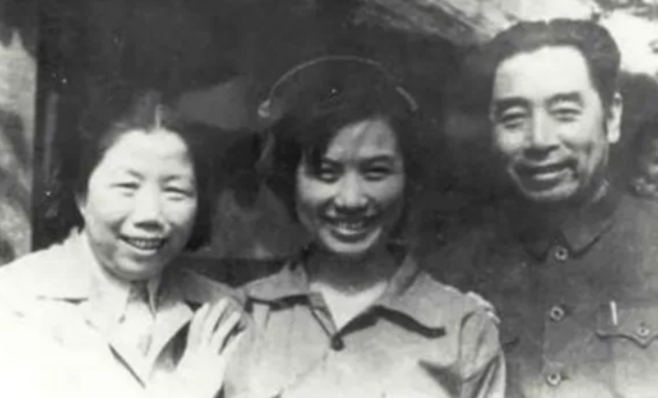 1951年，彭德怀得知周总理的女婿在朝鲜乱搞男女关系，怒拍桌子：“战士们流血牺牲