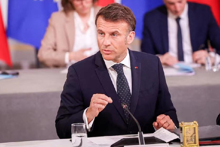 1月5日，马克龙对媒体说:“我们捍卫国际法和自由，既不支持也不赞同美国采取的行动