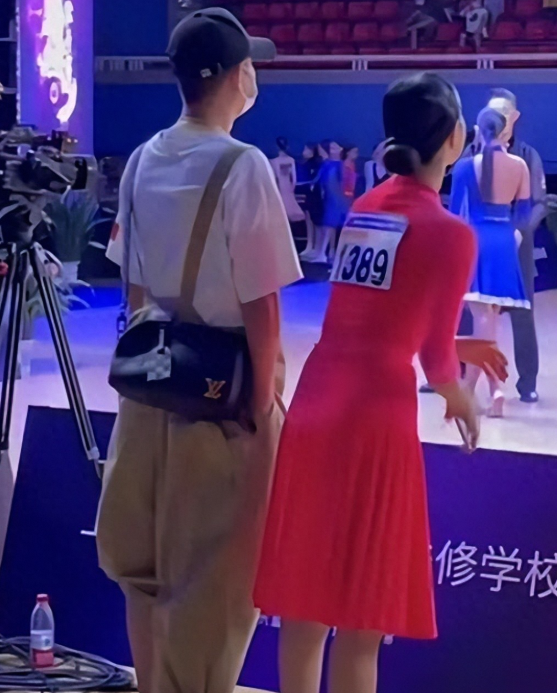 文章携女回西安，爱马晒照尽显父女深情