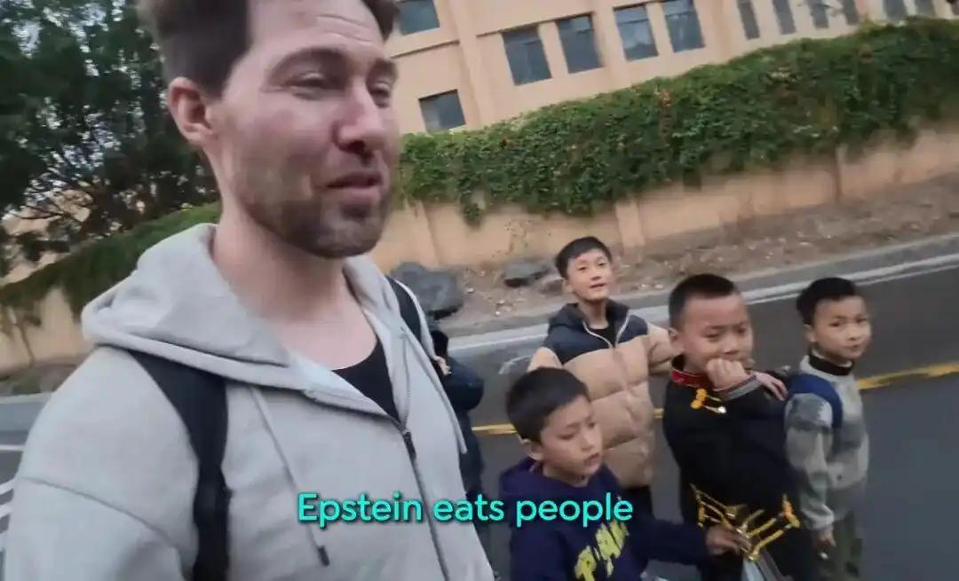 太尴尬了！一个美国网红跑到中国大凉山，本来大概是想拍点“落后中国”“贫穷山区”