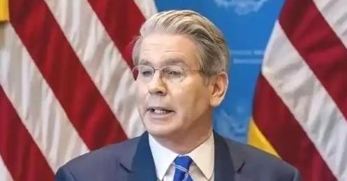 美国财长贝森特公开声称：世界没法承受，一个贸易顺差达到，一万亿美元的中国！中国想