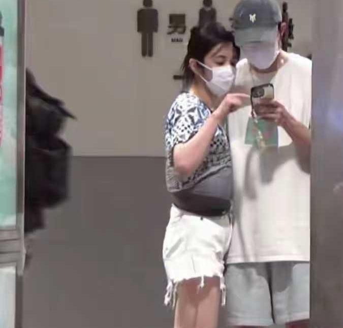 王晓晨和俞灏明在一起了？这事儿传得有鼻子有眼，其实就是个大乌龙。俩人在电视剧