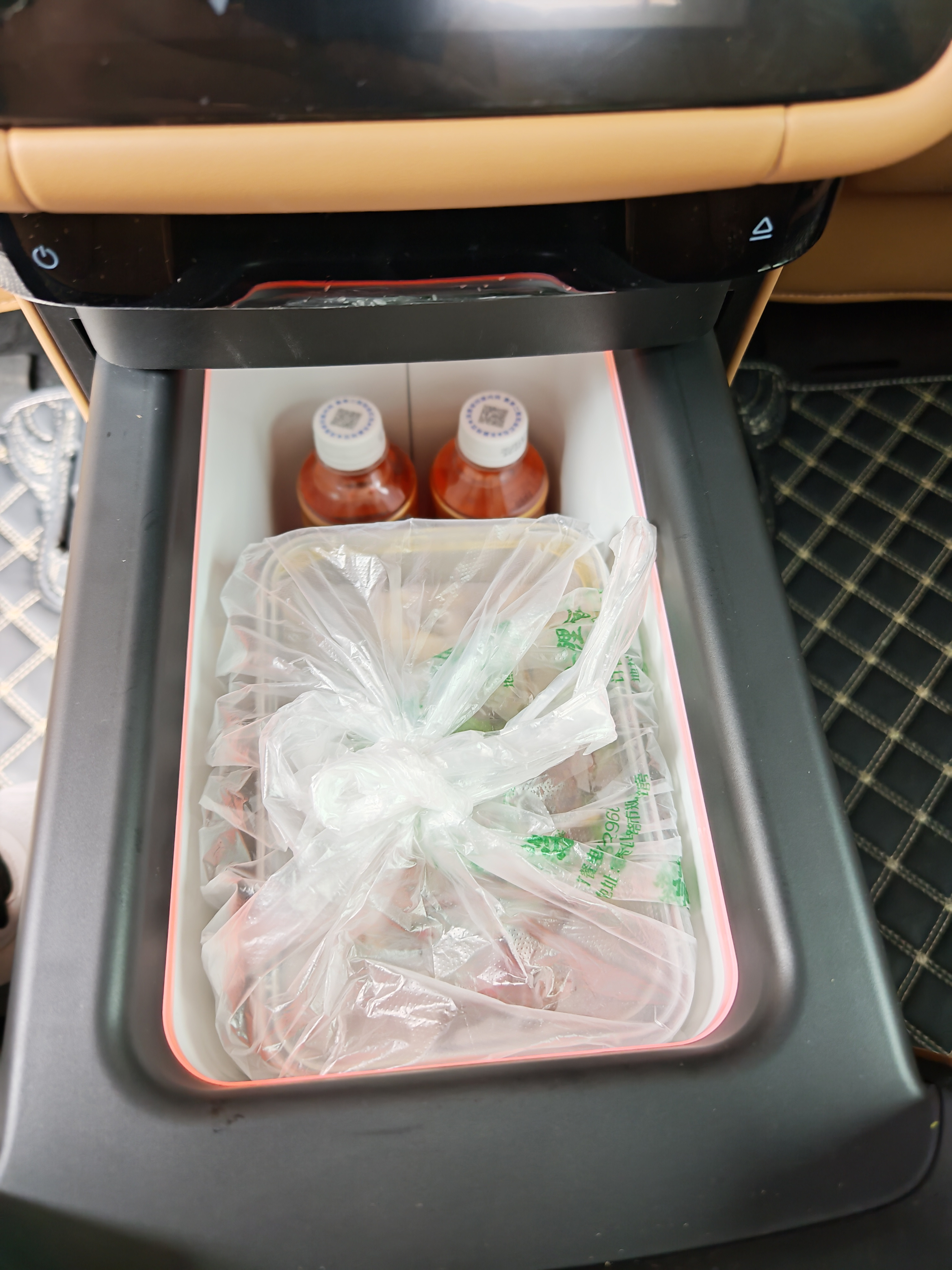 作为一个刚提EX7不久的车主，五一自驾这趟赣州之行，终于让我把后排车载冰箱用明白