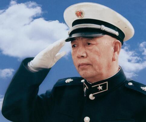 1987年，一位总部领导在会见外宾时公开表示，中国海军战略是“近海防御”，不需要