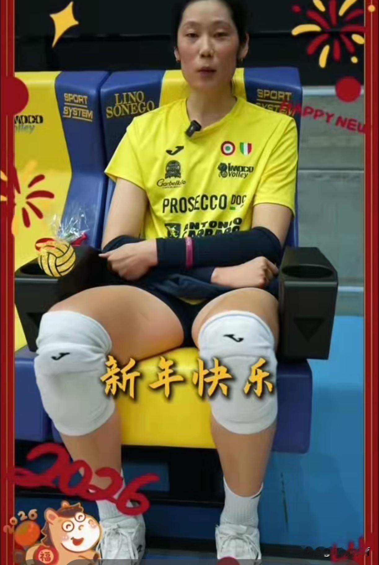 【朱婷携手庄宇姗向全国球迷拜年了】佳节来临，远赴意大利效力的中国女排两朵金花朱