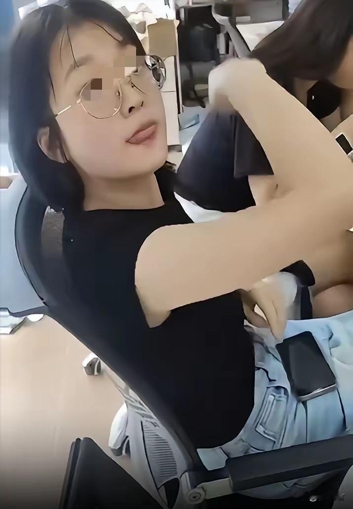 真是“人不可貌相”！一个明明看上去很和善很斯文的女孩居然能干出这种事，结果现在因