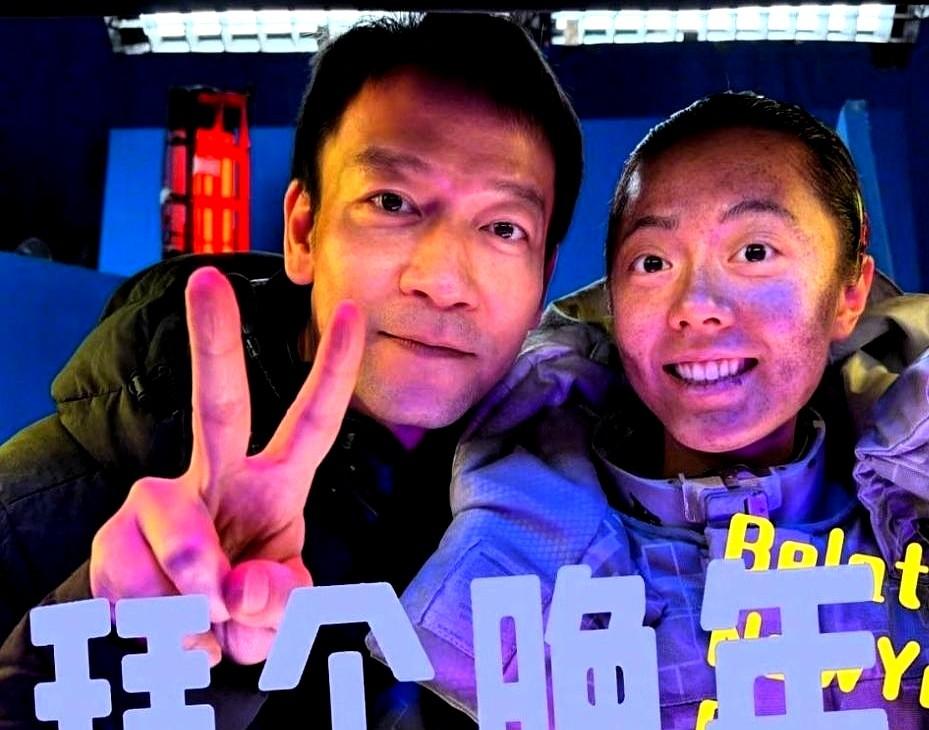 扔掉磨皮滤镜的赵今麦，直接杀疯了！郭帆导演就发了张拜年合照，好家伙，《流浪地