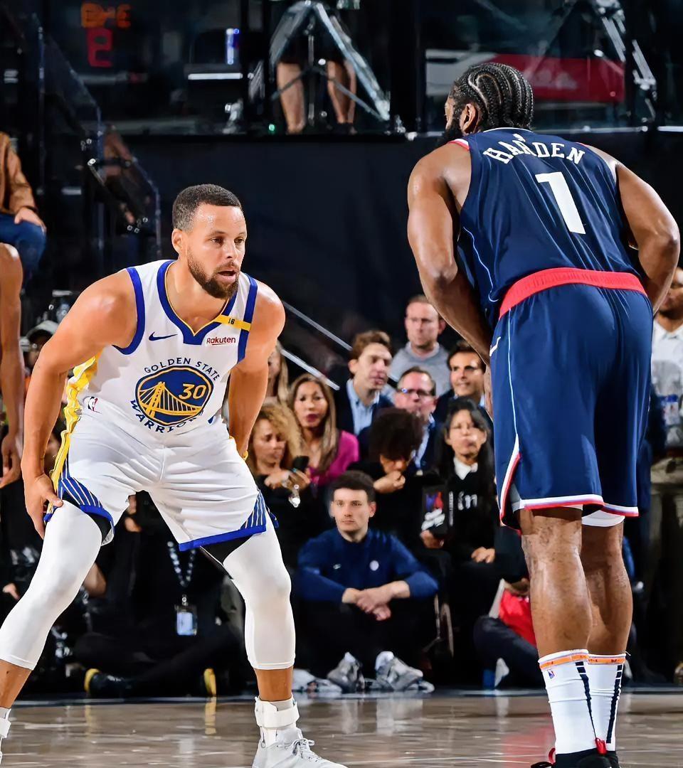 哈登带着36岁的年纪和3900多万的年薪，再次站在赛场中央，32分钟，手感开局爆