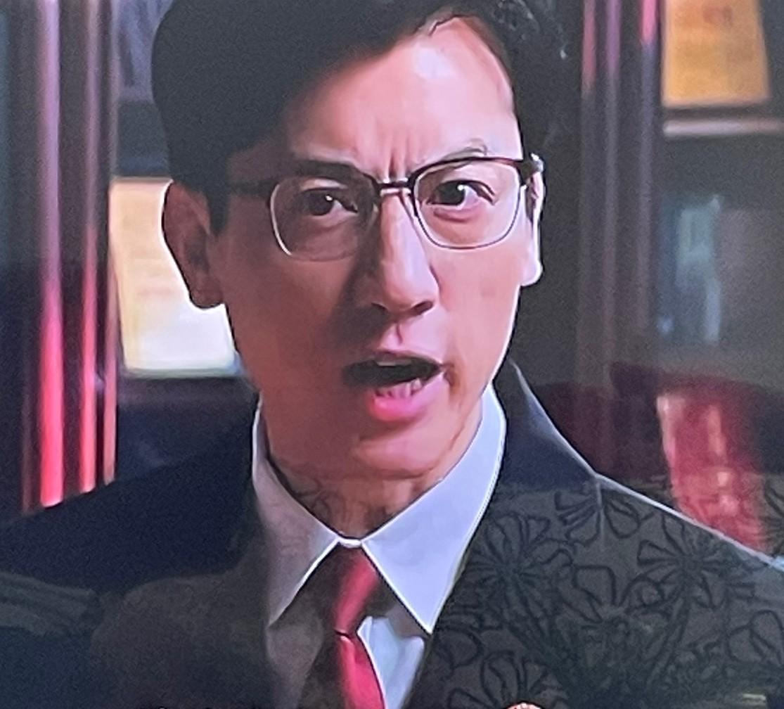 乔振兴绝对不是自杀《以法之名》中的检察官乔振兴离奇死亡，我看绝对不是自杀。虽然
