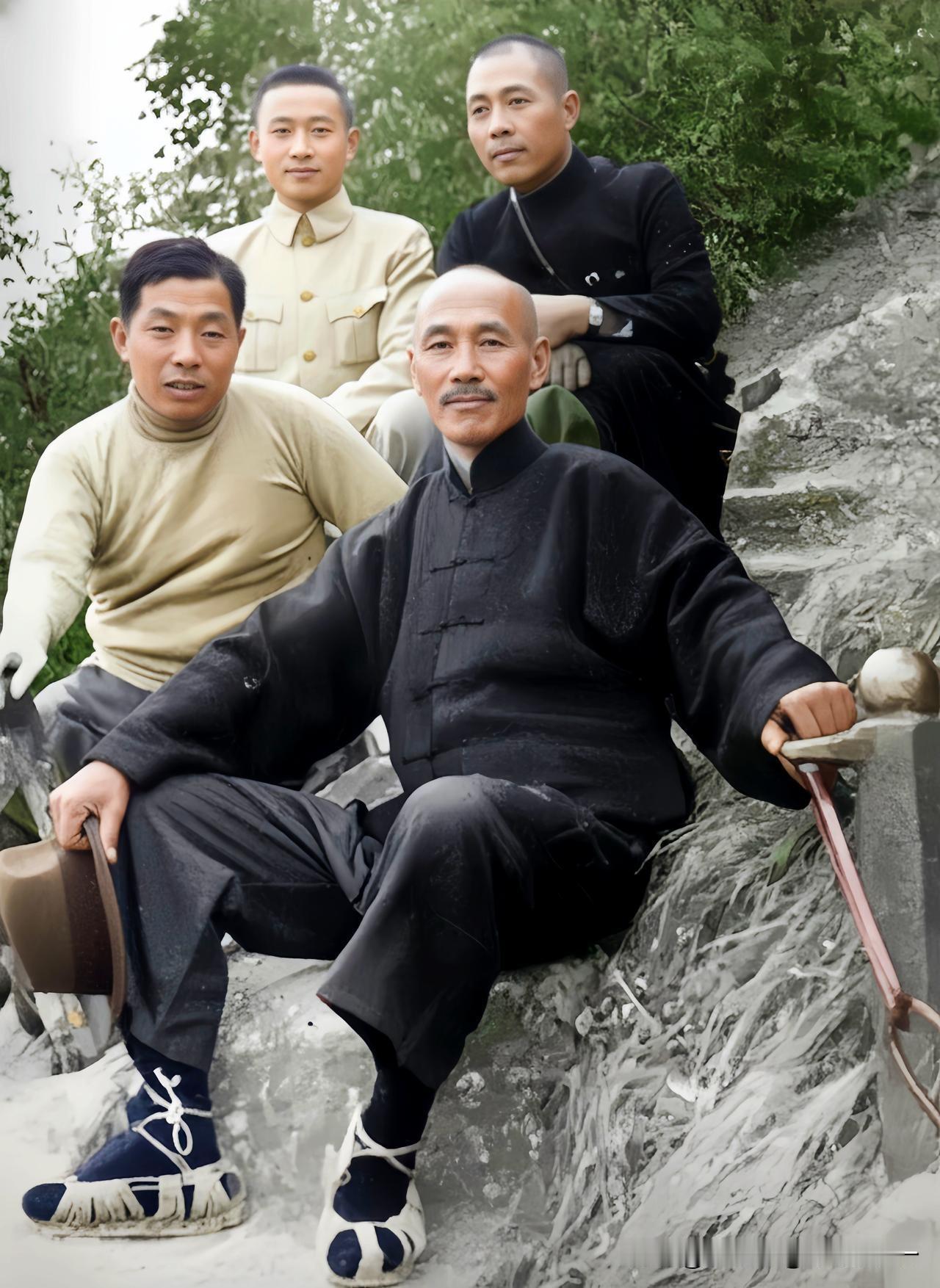 校长和少帅后面的两个人是谁？很有名？