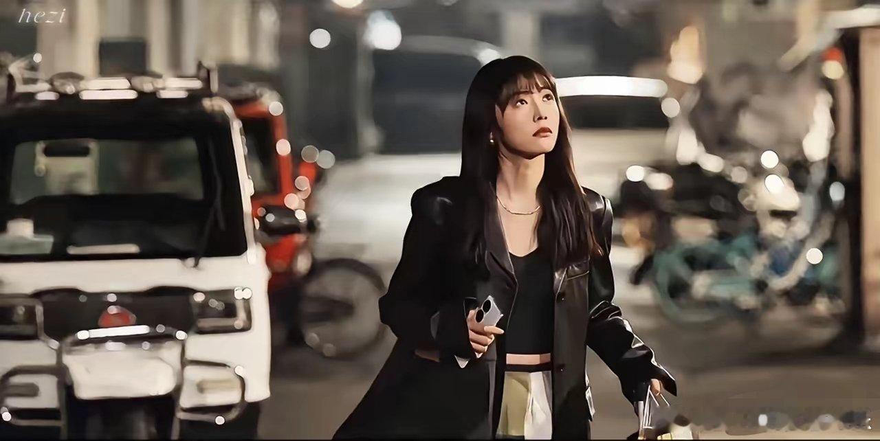 谁能想到《早春晴朗》受益者居然是蔡文静，她才是躺着就被热度带起来了，两部剧都被带