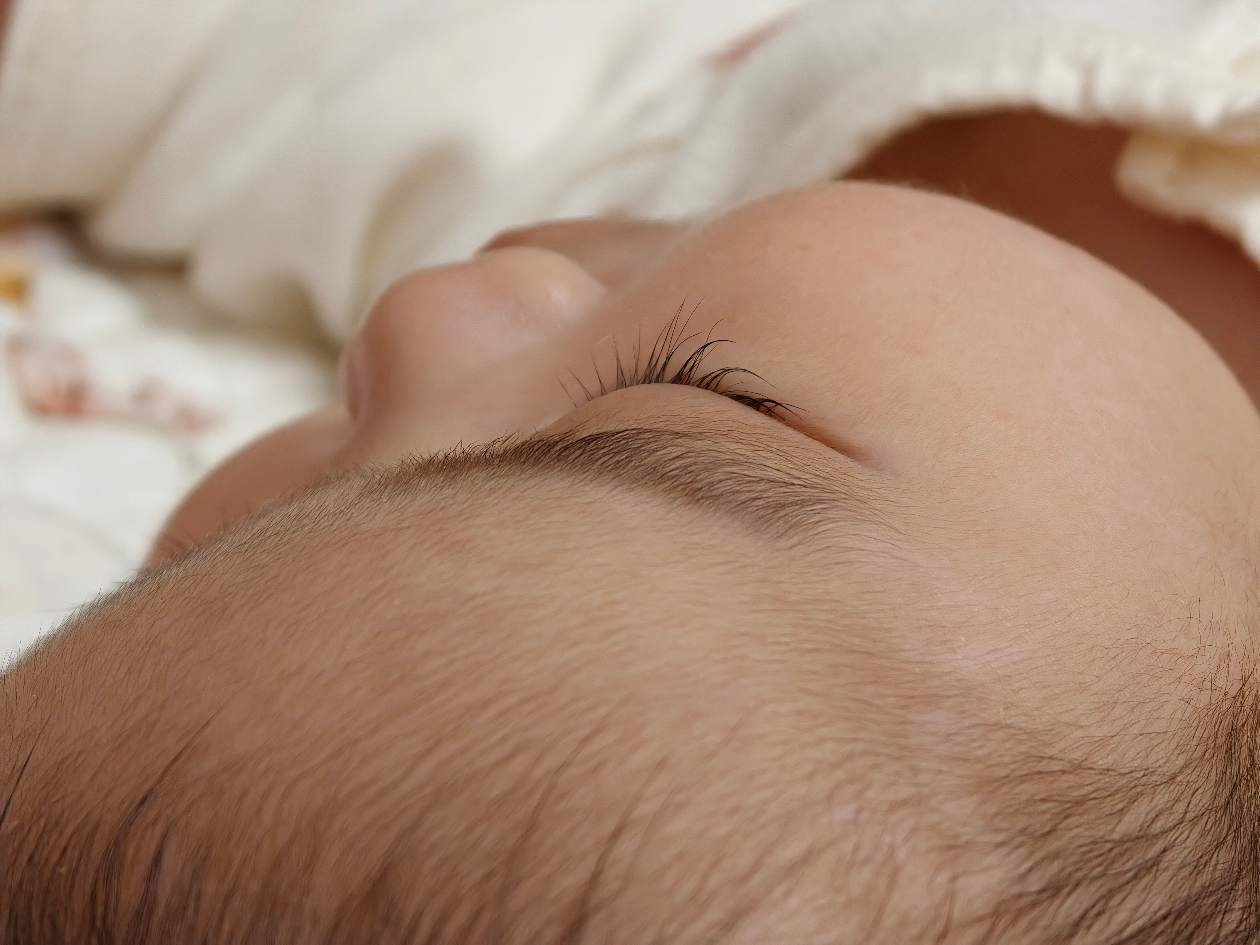 老婆吃饭的时间明显比以前更长了。我怀疑她在逃避带娃