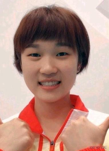 中国女排队伍里，有三位队员格外让家乡球迷倍感骄傲。她们分别是身披11号战袍的主