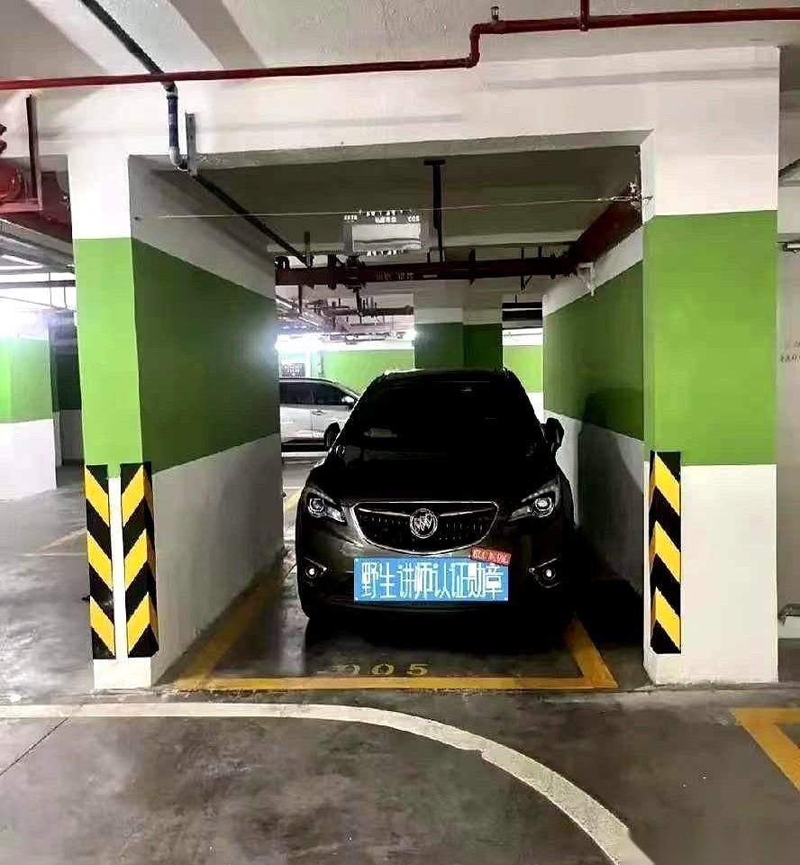 这两天网上一哥们的遭遇让人直摇头：八万块钱，硬是给自己买了个每天下班强制考一次“