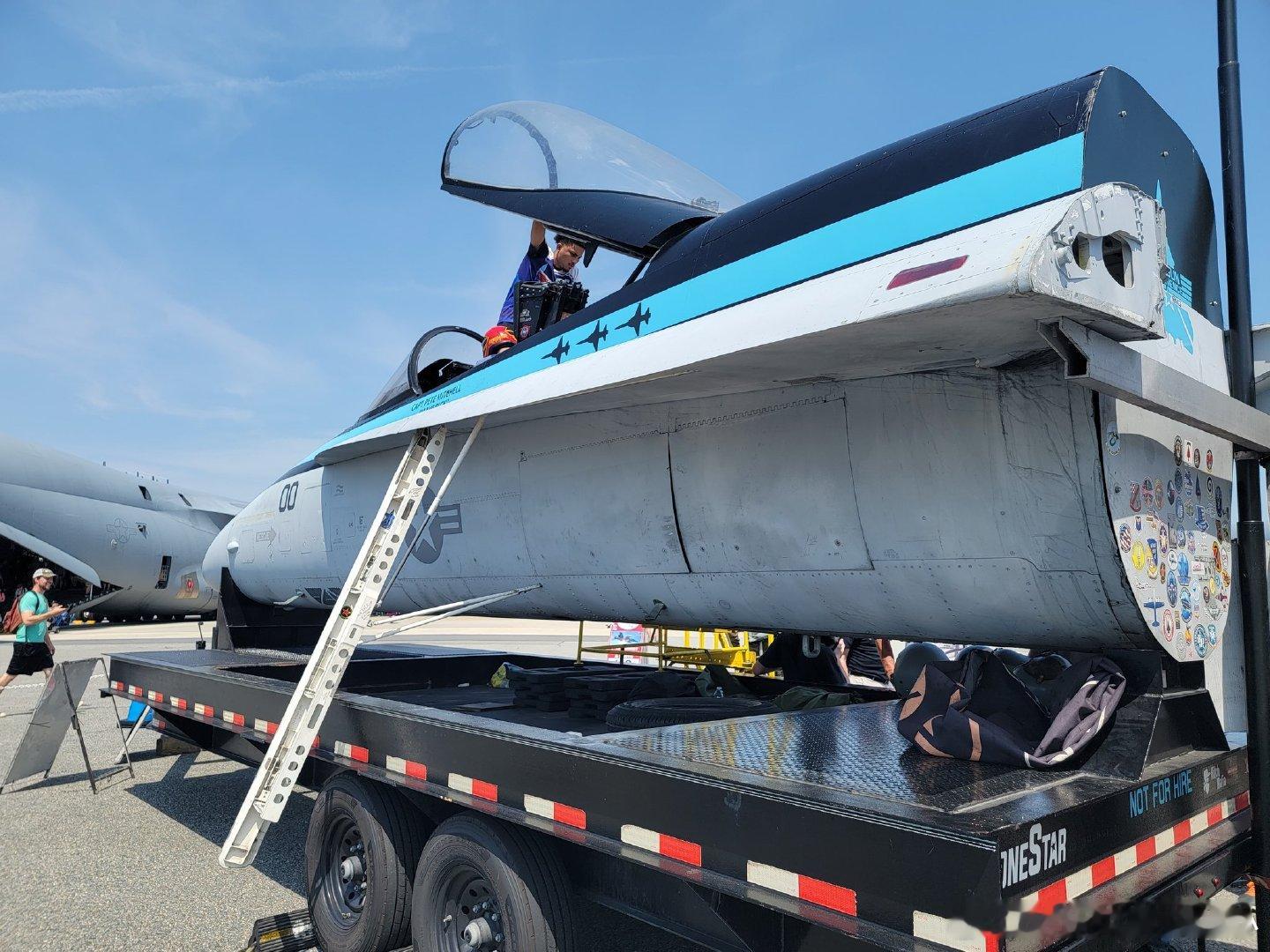 早些时候，美国的航空与娱乐展示公司DreamBIGEntertainment