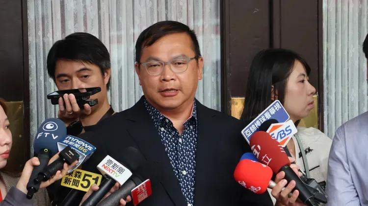 兴风作浪：外号“靠背哥”的民进党立委王义川自爆被跟踪偷拍9天！点名徐巧芯、黄国昌