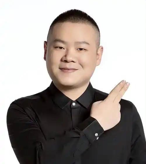 岳云鹏演唱会高价票售空引发广泛关注与讨论。一方面，有人质疑其定价过高，认为他作为