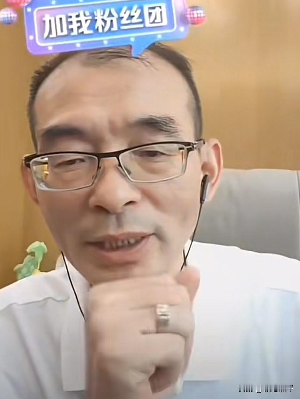 最近，谢浩男的爸爸发了几个视频，看到风评有所好转之后，昨天一大清早，就开启了直播
