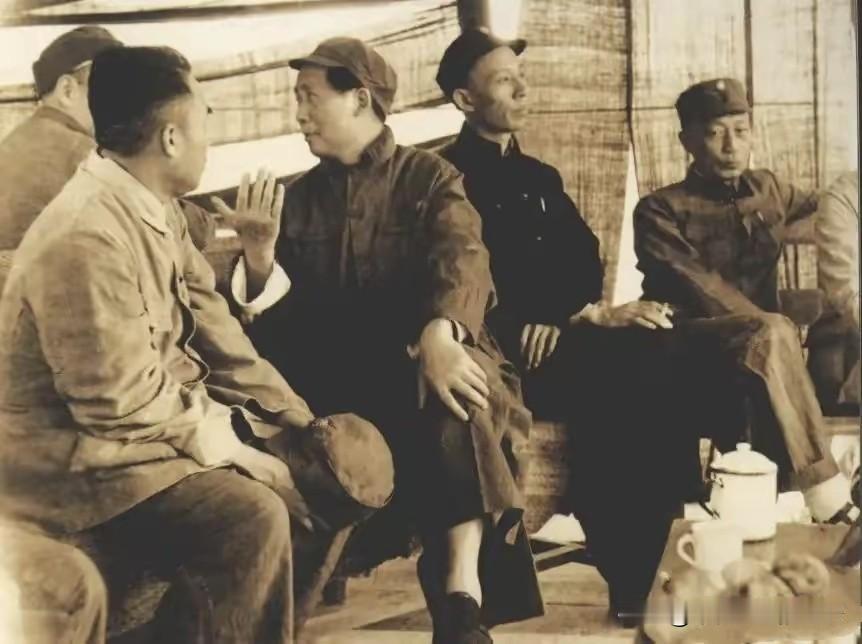 中共六届七中全会于1944年5月21日至1945年4月20日在延安杨家岭召开，此