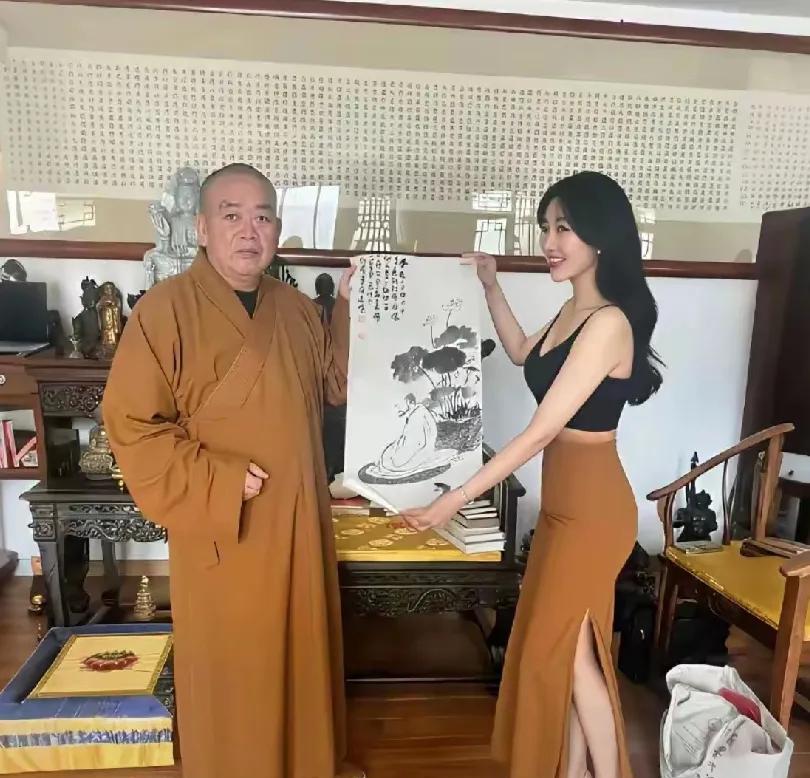 佛门重地，女子这种穿搭，是否合适？一个女子，千里迢迢跑到少林寺，让释永信给自己的