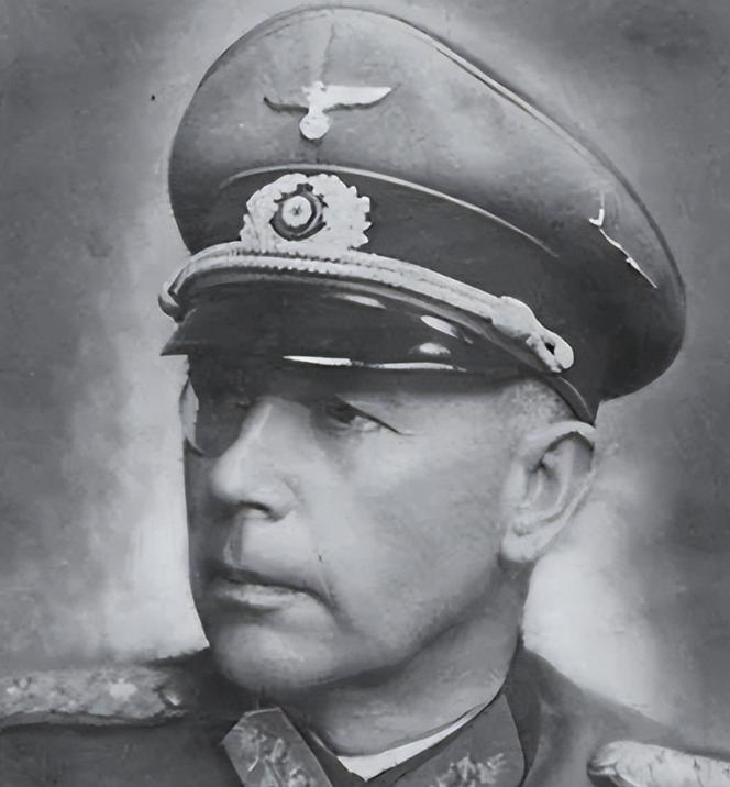 1944年，6万德军被50万苏军包围。苏军派人劝降，德国施特默尔曼上将说：“军人