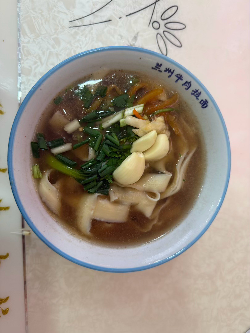 今晚兰州大酒店，吃面不吃蒜，味道少一半。吃完去散步锻炼！​​​