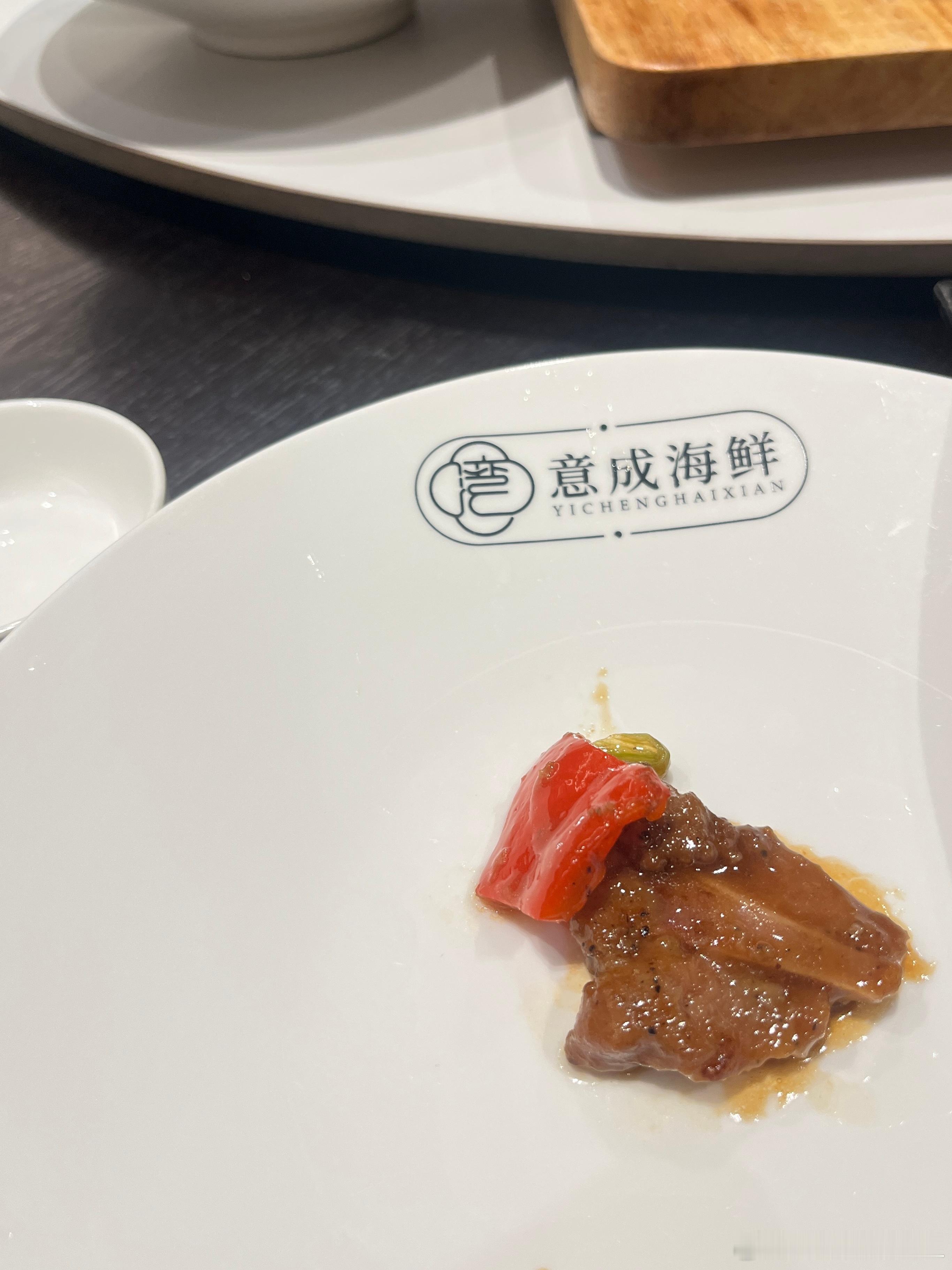 在温州的第一顿美味海鲜，好吃！特别新鲜，果然美食的核心是美味的原材料大家爱吃海鲜