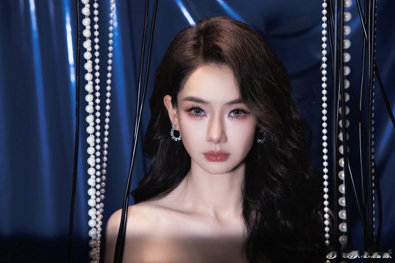 戚薇没想到她也会缺钱，看来女明星开销是真的大。而且戚薇每年医美投入资金就不少