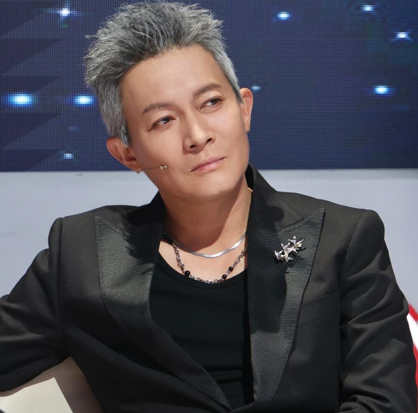 杨志刚有演技，我不羡慕杨志刚有名气，我也不羡慕我唯一羡慕的是，48岁的杨志刚