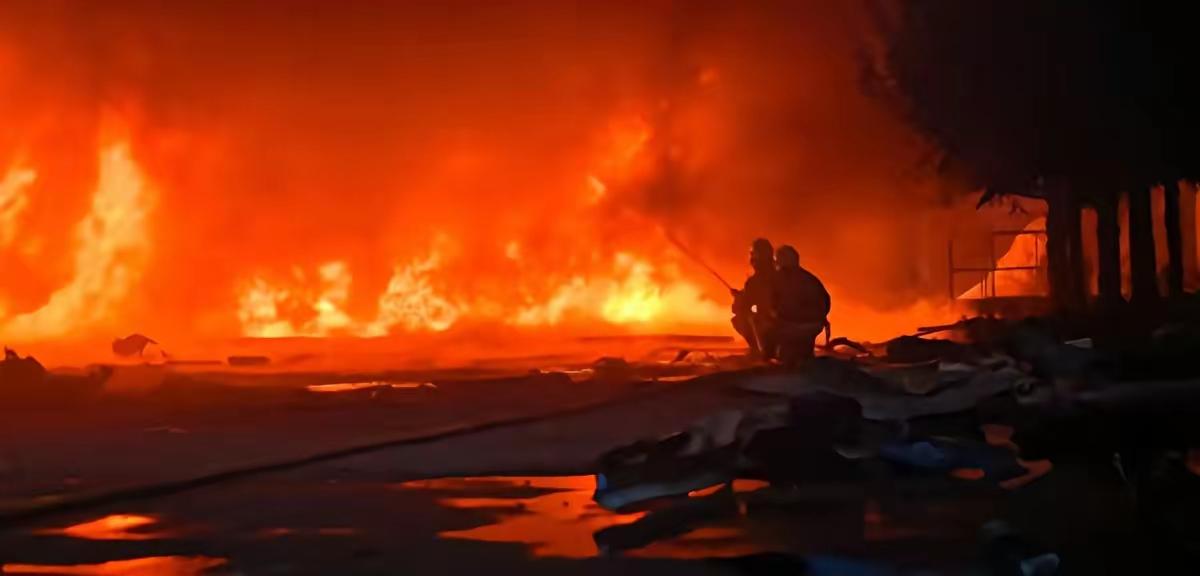 2025年12月28日，乌克兰对莫斯科发起大规模无人机袭击。此次袭击导致谢列梅捷