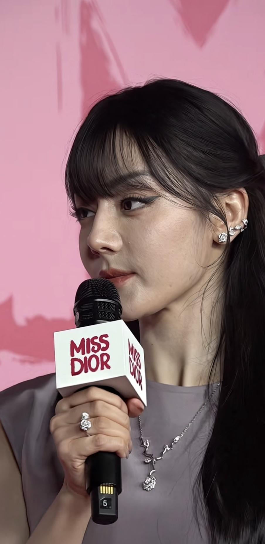 迪丽热巴，无美颜无滤镜的状态