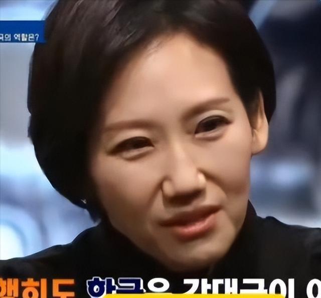 太大胆了！韩国女专家在节目中，居然直接表示，自己的国家根本不是什么强国，并且她直