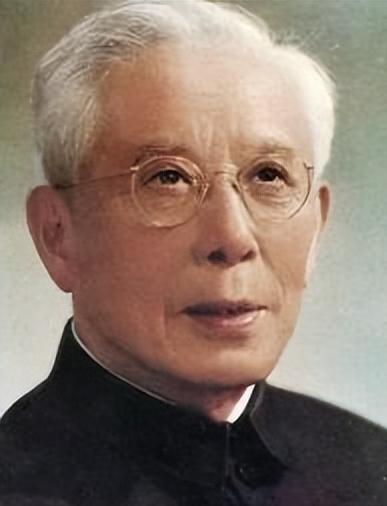 1993年，92岁的前北大校长周培源晨练回家后，对着妻子说：“我爱你！”妻子回看