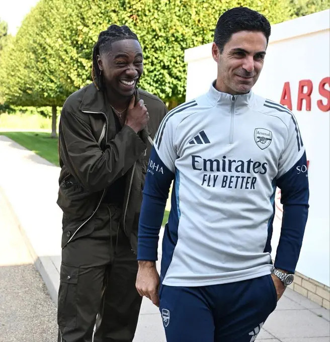 阿森纳4比1阿斯顿维拉水晶宫核心埃泽因缺席阿森纳4-1维拉一役，连续三年年度收官