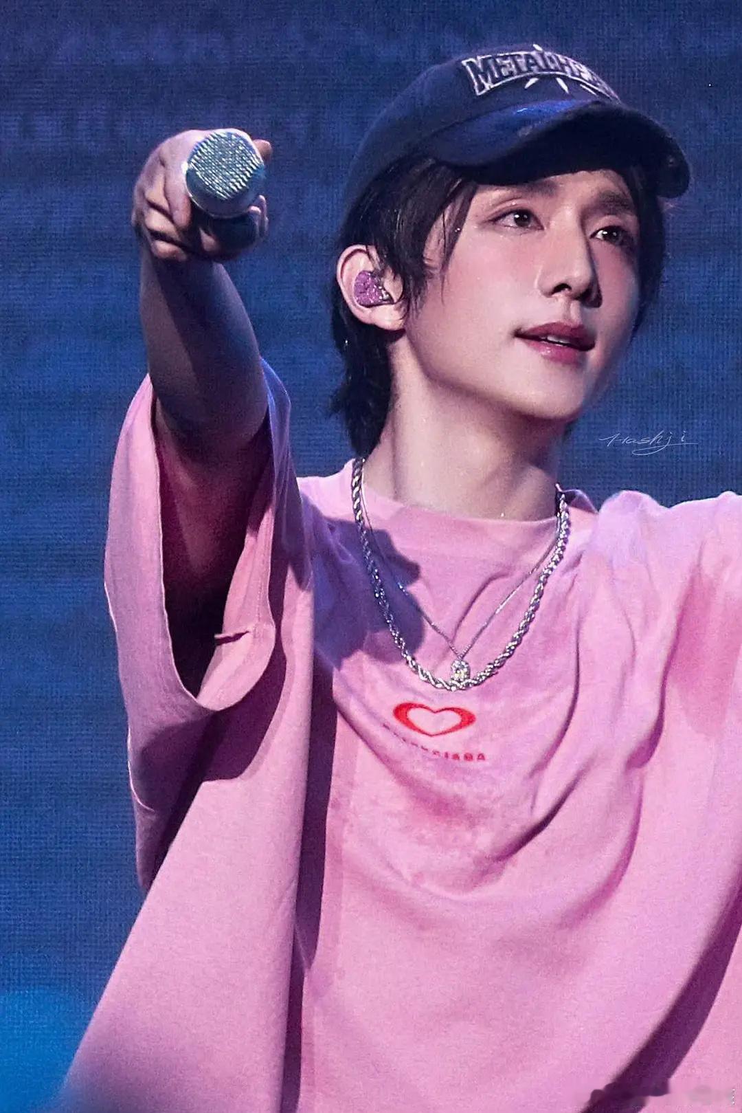张新成粉拍精修图怎么这么美丽​​​