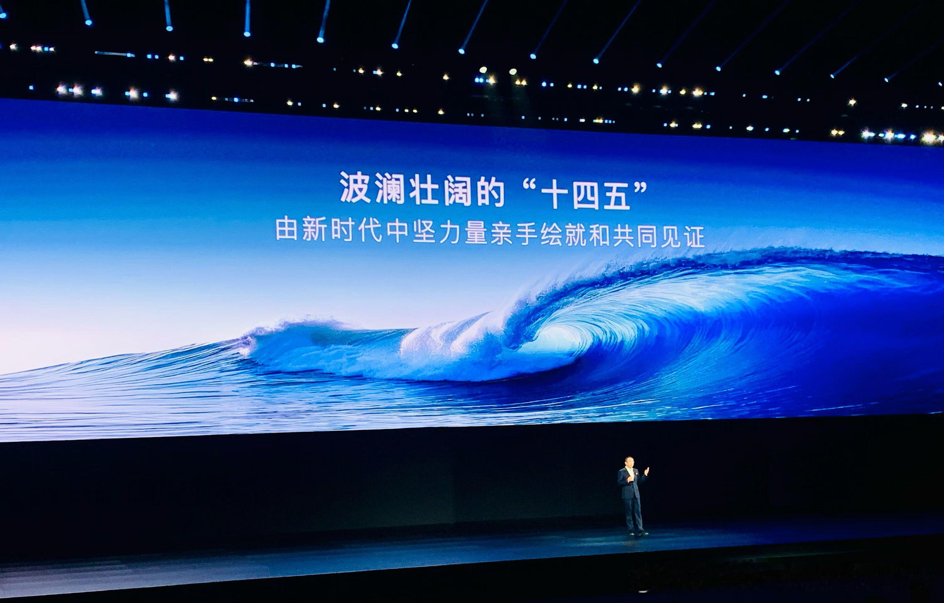 岚图追光L，它没有简单堆砌符号，而是在理解东方美学内核（留白、意境、风骨）和西方