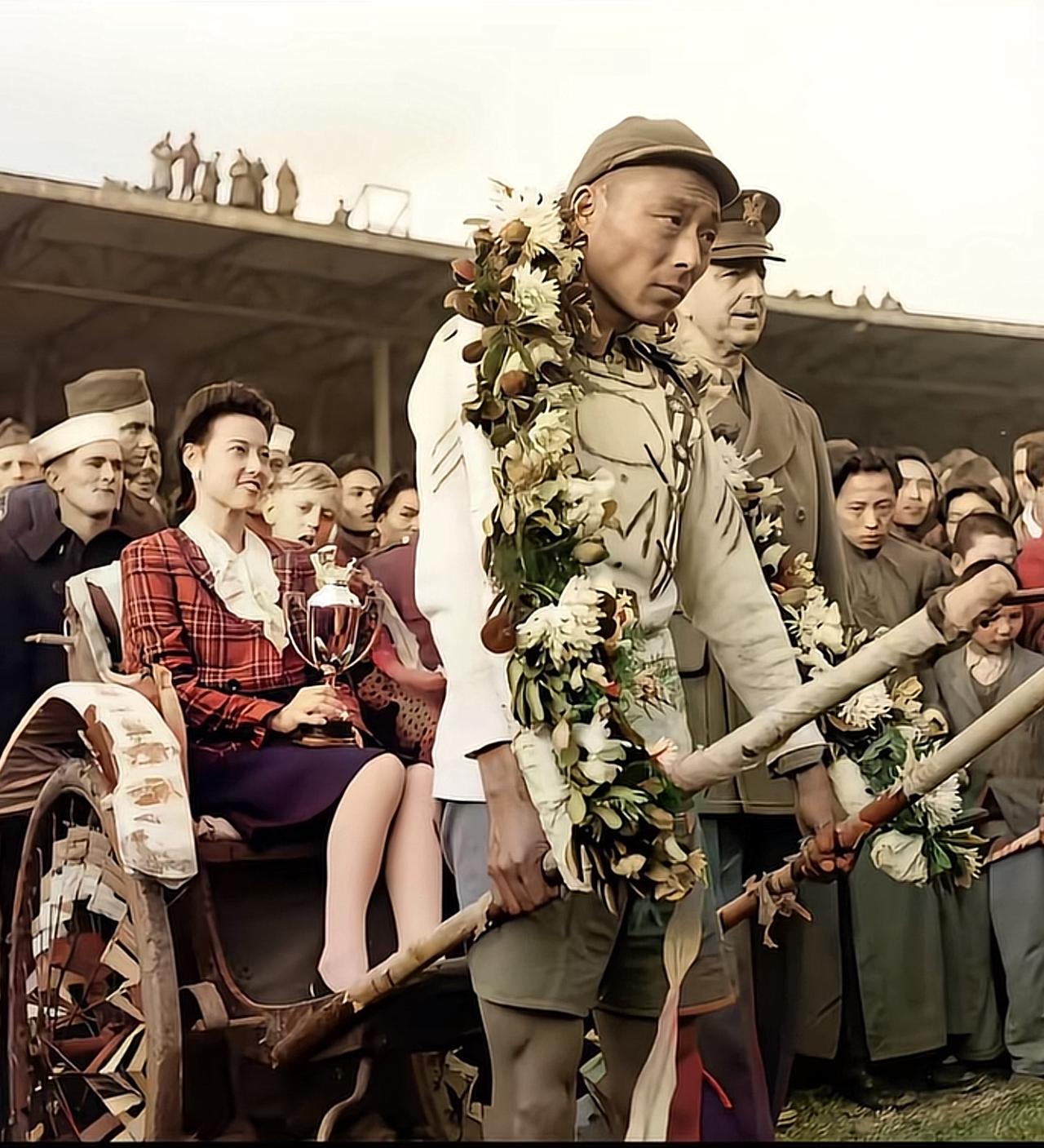 1945年11月，抗战刚胜利，上海举办了一场特别的比赛，黄包车皇后拉力竞赛。上百