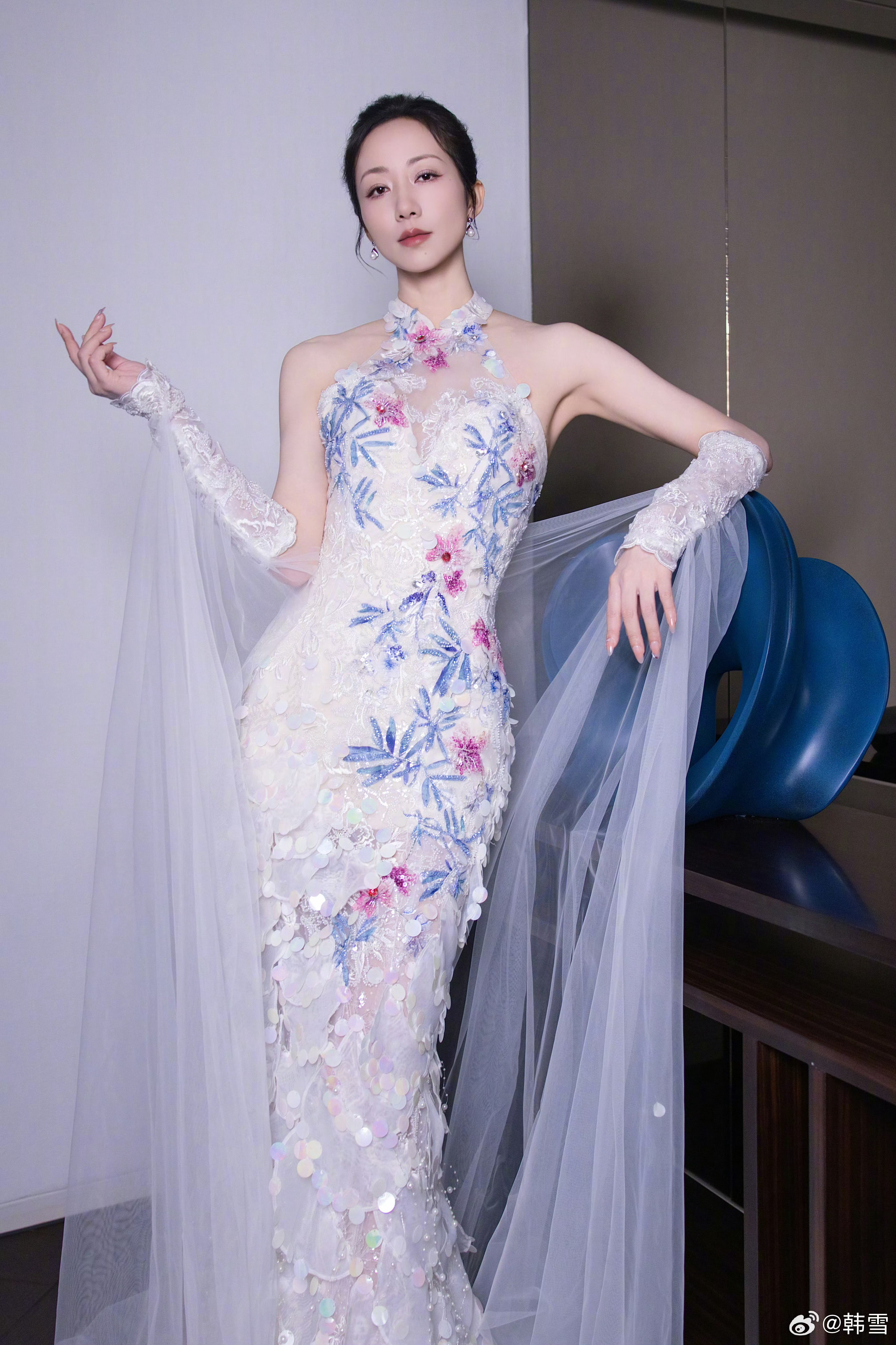 冷艳美女韩雪麻麻