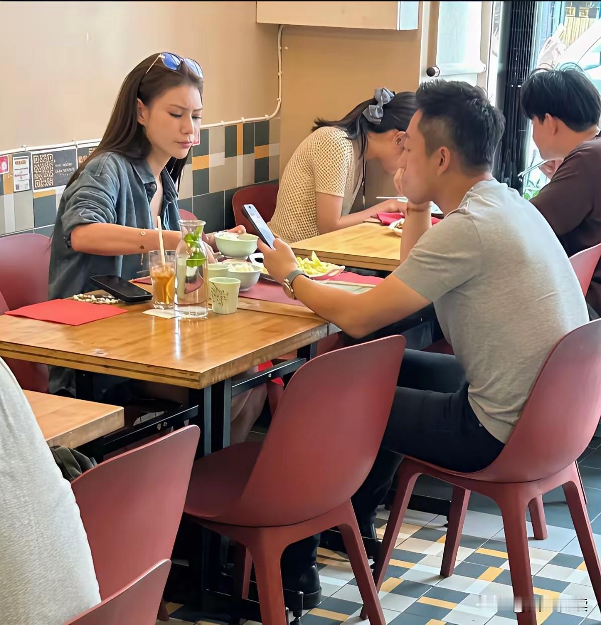 就很纳闷马太太一直强调会对汪宝进行陪伴那她陪着老公跑去国外半个月吃吃吃