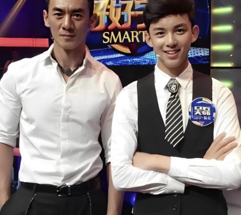 2004年，演员任天野突然接到大11岁继母的电话：“天野，我怀了你爸的宝宝，他却