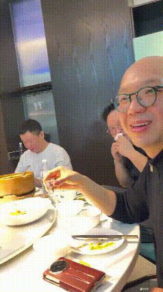 对面关门这店也得黄