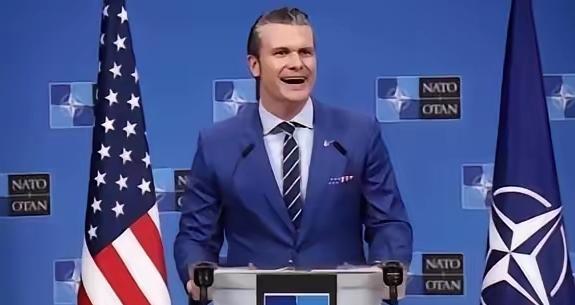 美国防长以前当主持人时说过，中美若开火，20分钟就能让美国航母全沉。现在他当了