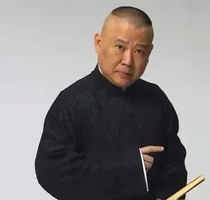 林志颖越看越吓人，像个戴着年轻面具的老年人！郭德纲和林志颖同岁，但郭德纲就看上去