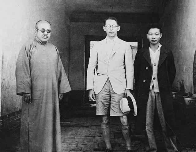 1940年，马鸿逵得知儿媳瞿亚明和司机以及丫环爱丽一起出逃后，勃然大怒道：“我就