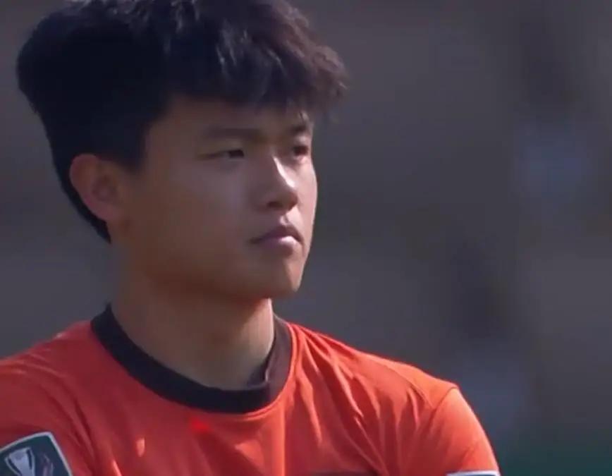 太好了，我们不仅找到门神李昊，还找到了未来国家队第一右后卫杨希。