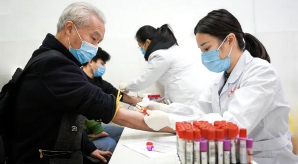 国家出手，老年体检“流水线”被叫停！从今年开始，65岁以上老人的免费体检彻底变样