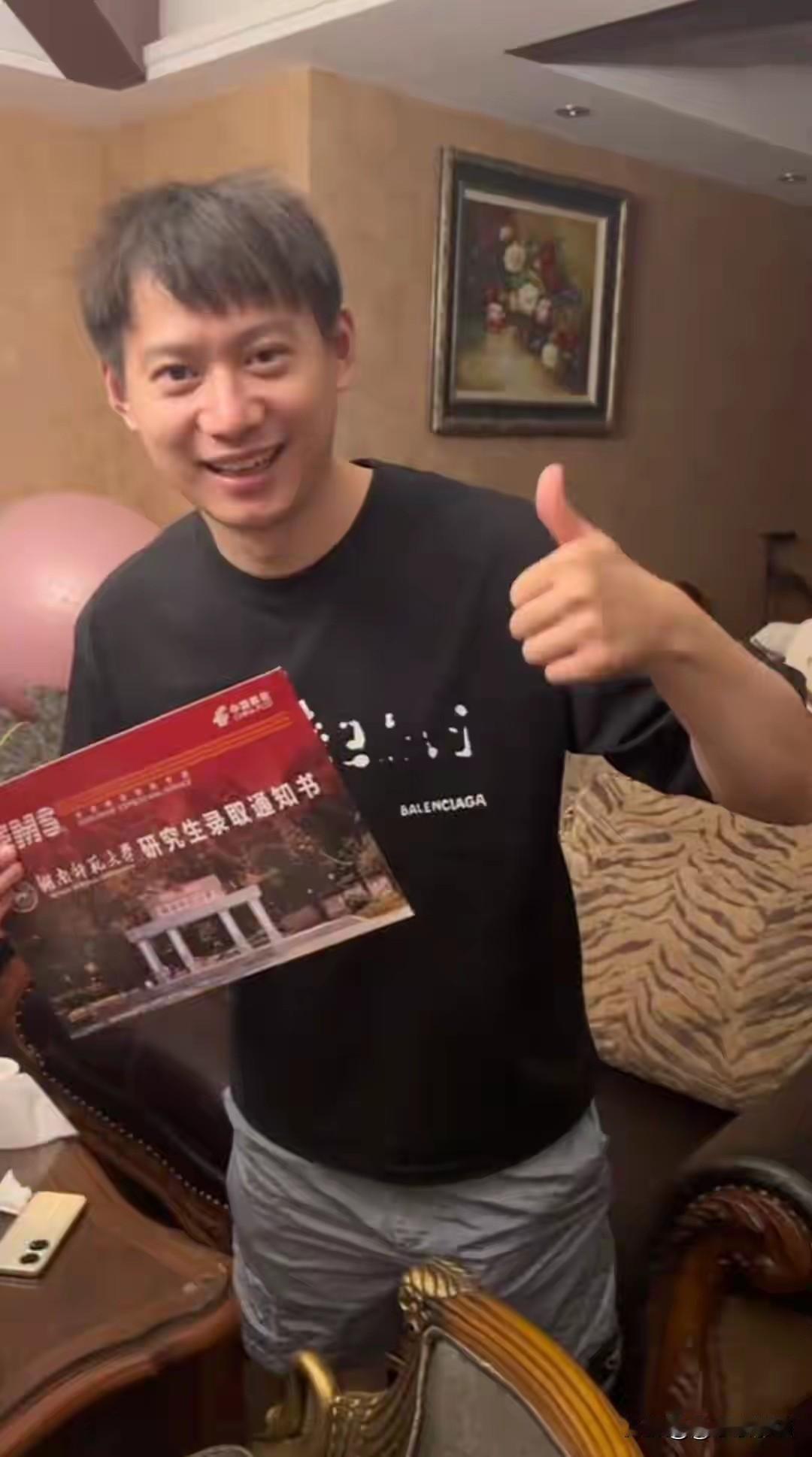 周雨在直播中面对网友问，怎为什么不用向鹏试试？他说，如果我们不是中国队的话，可能