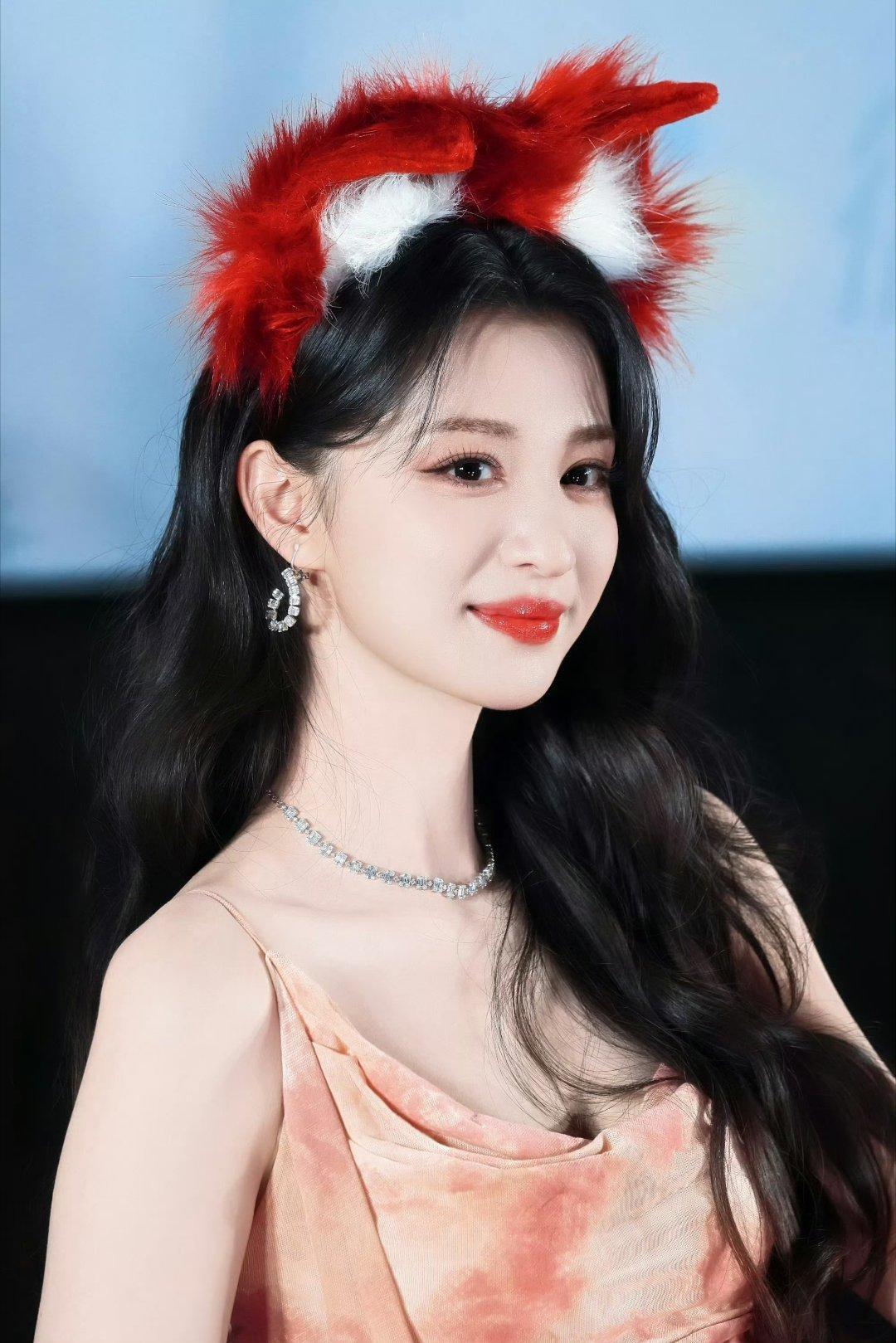 王楚然丞磊背着我们笑啥呢给我听听！这两人笑点也太低了吧！