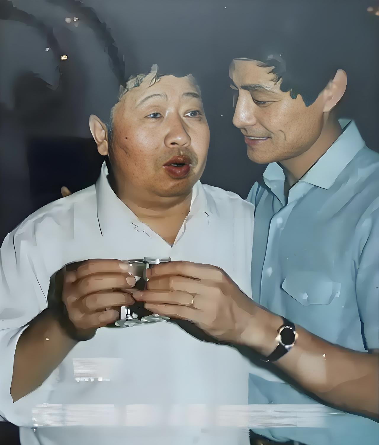 #老照片#这是相声大师马季先生，与其弟子刘伟，一起聚餐的珍贵画面。刘伟是马季