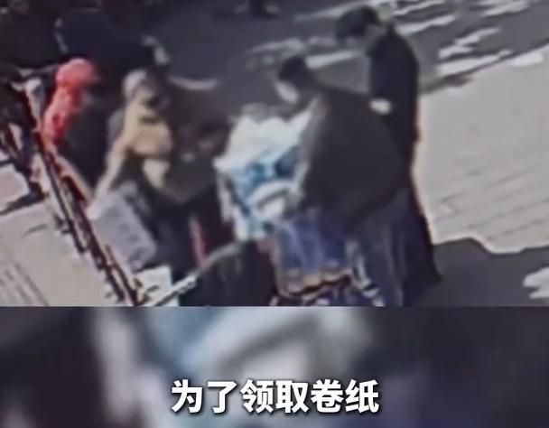 央视曝光菜市场领卷纸骗局：一卷卷纸换走2万存款，武汉女子深夜手机被远程操控！刘女